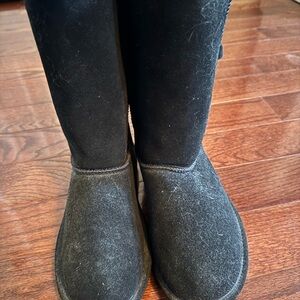 Bearpaw boots size 8
